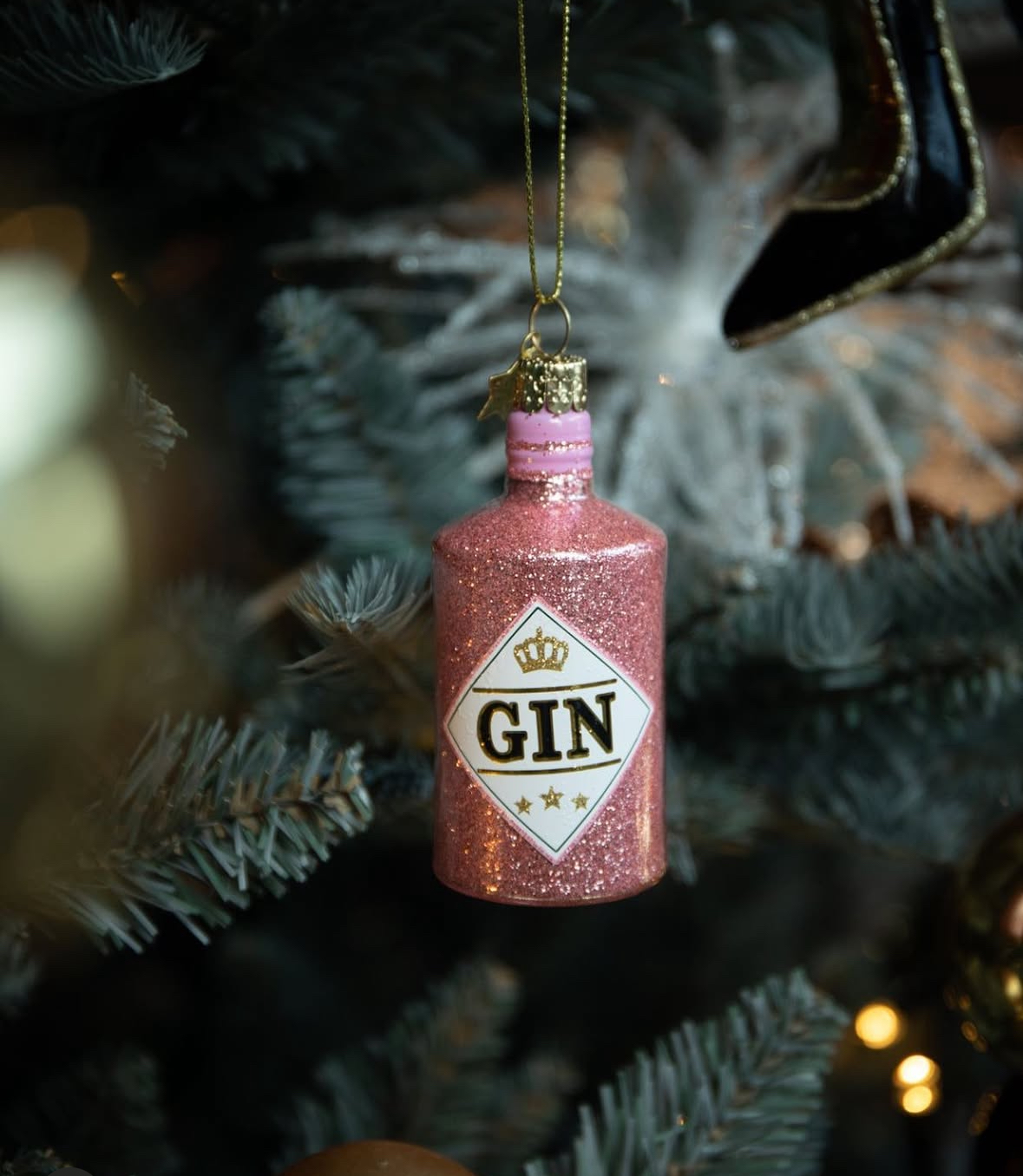 PYNT JULETREET DITT MED EKSKLUSIV OG KUL JULEPYNT FRA VONDELS