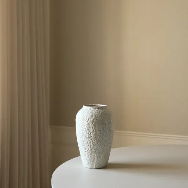 Medium keramisk vulkansk vase