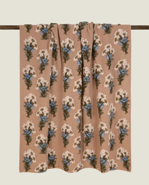 Bunch of flowers beige easy boiled wool 150x190cm